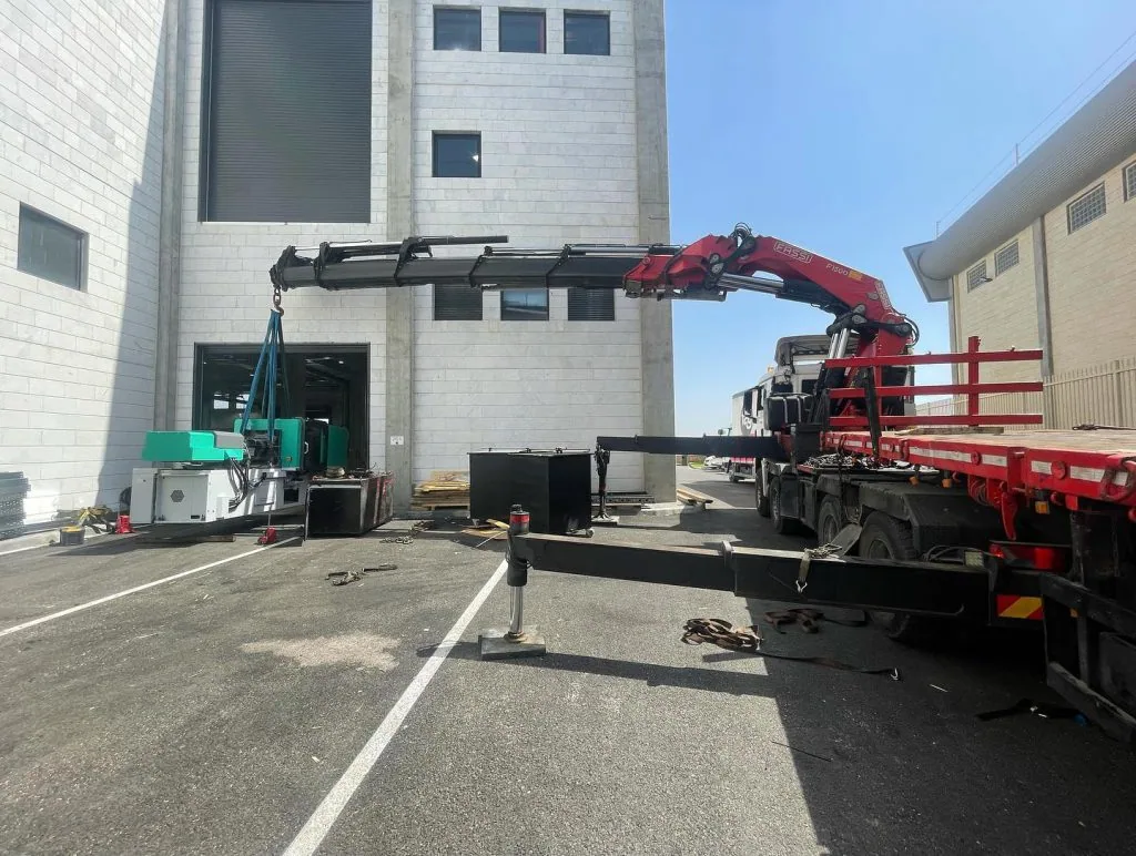 עבודות מנוף והרמת ציוד כבד דורשות זהירות מרבית ועמידה בסטנדרטים הגבוהים ביותר של בטיחות